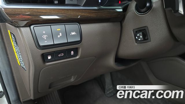 Kia K7 2018 — photo 22