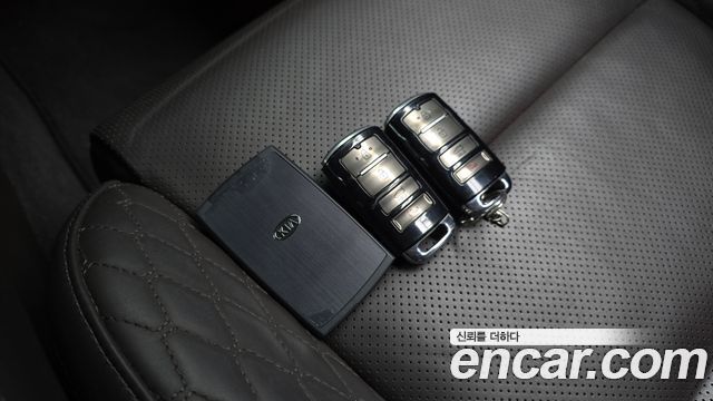 Kia K7 2018 — photo 24