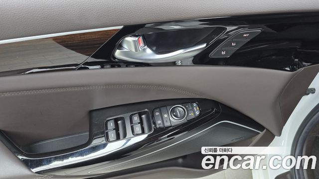 Kia K7 2018 — photo 25