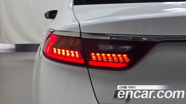 Kia K7 2018 — photo 9