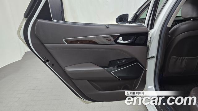 Kia K7 2018 — photo 15