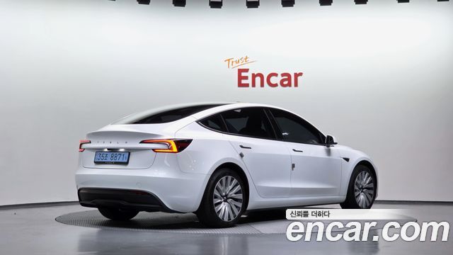 Tesla Model 3 2026 — photo 2