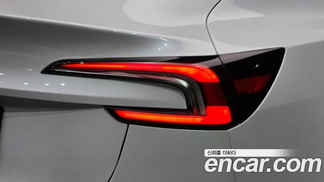 Tesla Model 3 2026 — photo 9