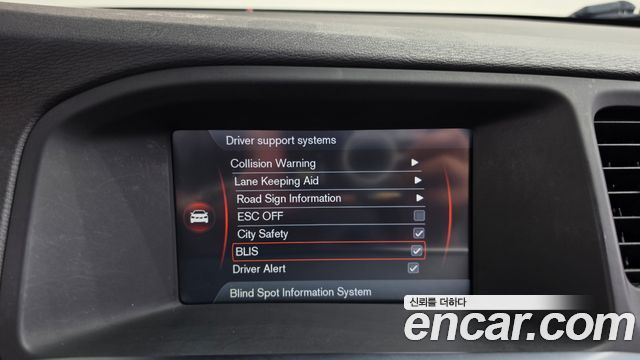 Volvo S60 2014 — photo 18