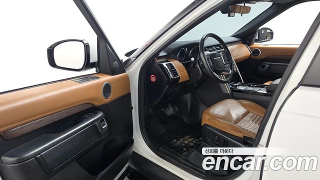 Land Rover Discovery 2017 — photo 10