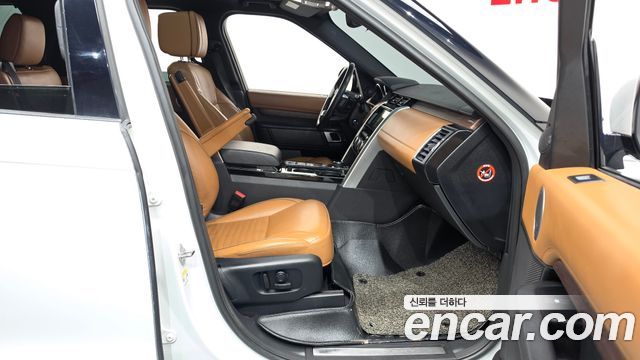 Land Rover Discovery 2017 — photo 11