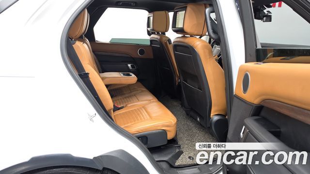 Land Rover Discovery 2017 — photo 12