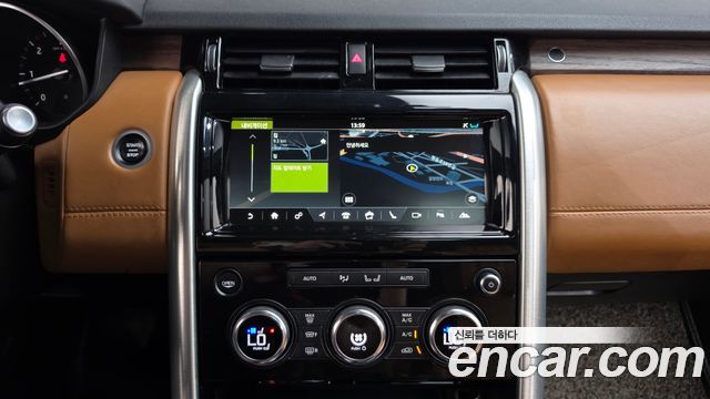 Land Rover Discovery 2017 — photo 13