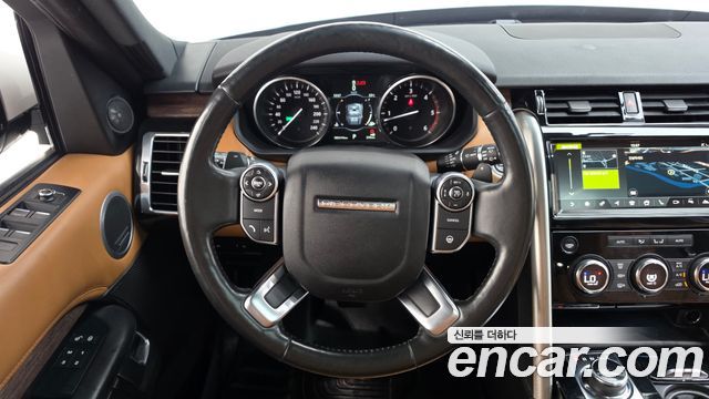 Land Rover Discovery 2017 — photo 14