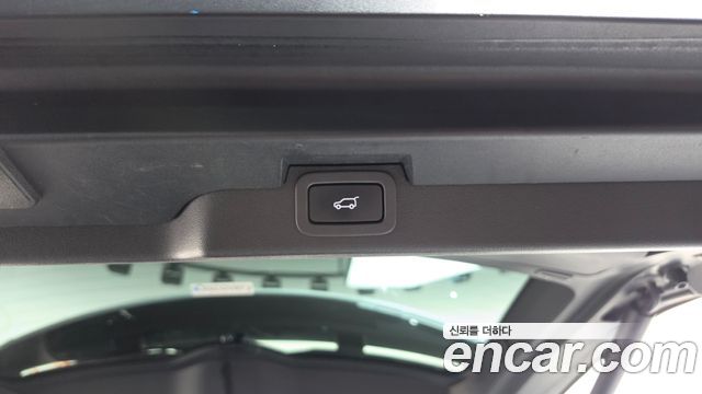 Land Rover Discovery 2017 — photo 18