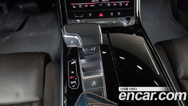 Audi A8 2020 — photo 12