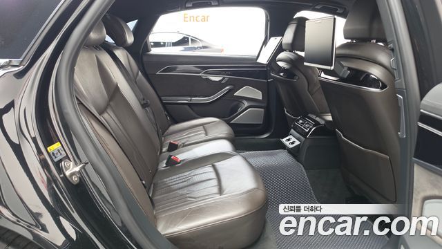Audi A8 2020 — photo 17