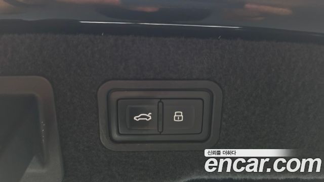 Audi A8 2020 — photo 23