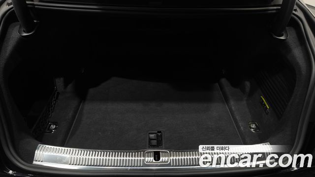 Audi A8 2020 — photo 24
