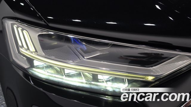 Audi A8 2020 — photo 8