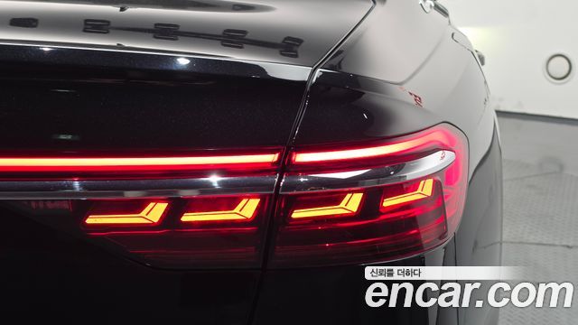 Audi A8 2020 — photo 9