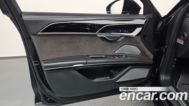 Audi A8 2020 — photo 14