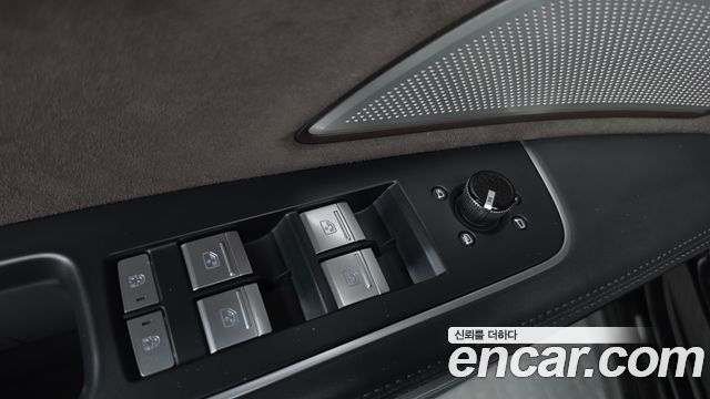Audi A8 2020 — photo 27