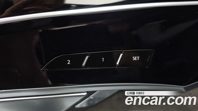Audi A8 2020 — photo 33