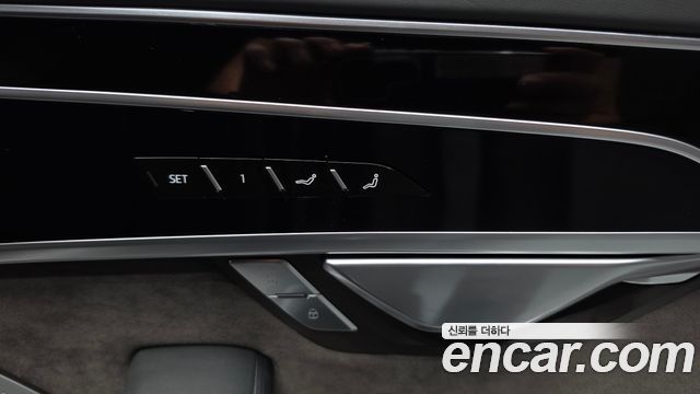 Audi A8 2020 — photo 34