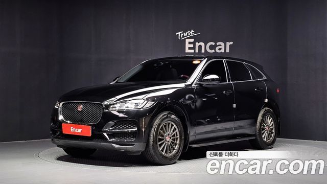 Jaguar F-PACE 2018 — photo 1
