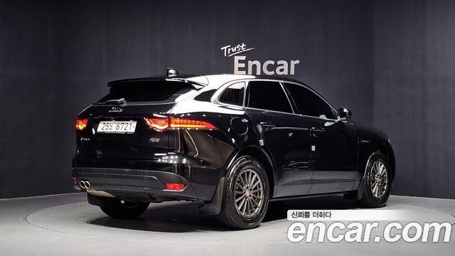 Jaguar F-PACE 2018 — photo 2