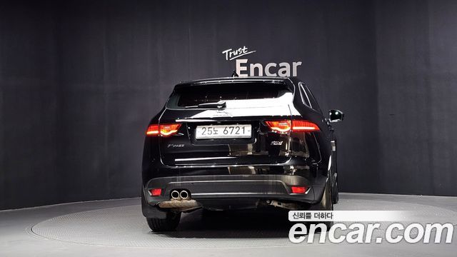 Jaguar F-PACE 2018 — photo 4