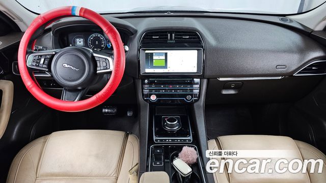 Jaguar F-PACE 2018 — photo 10