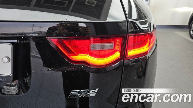 Jaguar F-PACE 2018 — photo 9