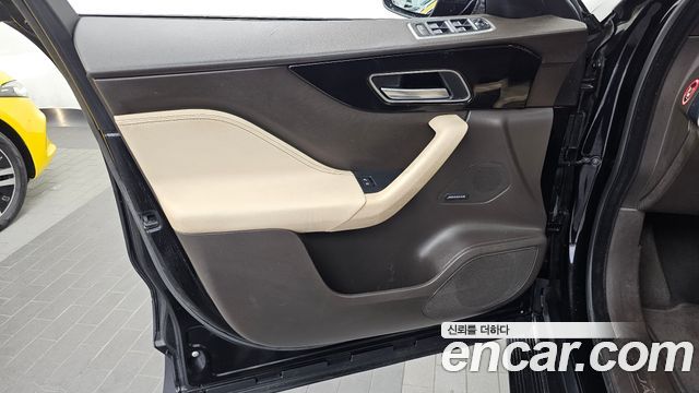 Jaguar F-PACE 2018 — photo 14