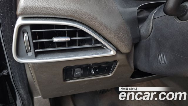 Jaguar F-PACE 2018 — photo 27