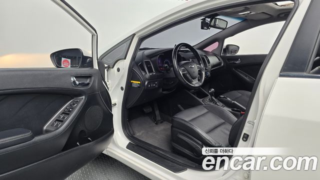 Kia K3 2015 — photo 10