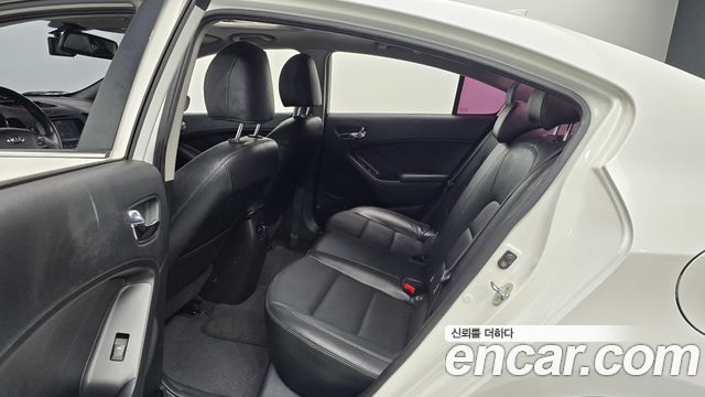 Kia K3 2015 — photo 12