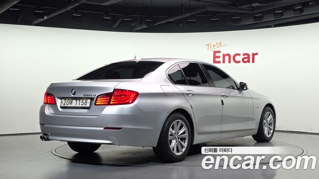 BMW 5-Series 2013 — photo 2