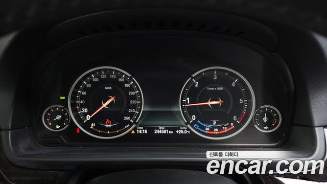 BMW 5-Series 2013 — photo 8
