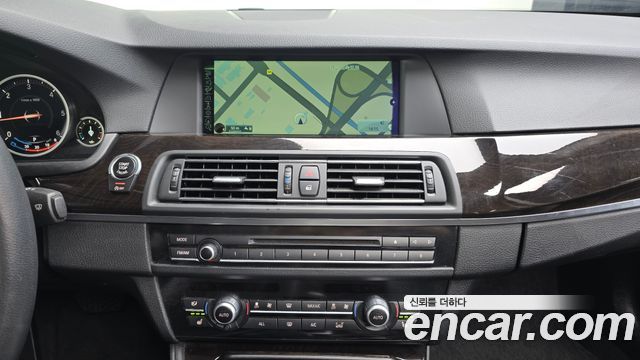 BMW 5-Series 2013 — photo 14