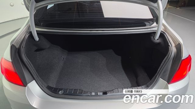 BMW 5-Series 2013 — photo 20