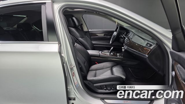 BMW 7-Series 2011 — photo 11