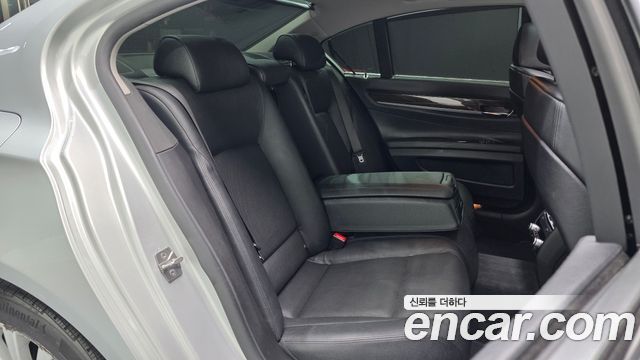 BMW 7-Series 2011 — photo 12