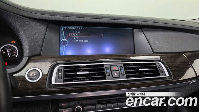 BMW 7-Series 2011 — photo 14