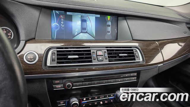 BMW 7-Series 2011 — photo 15
