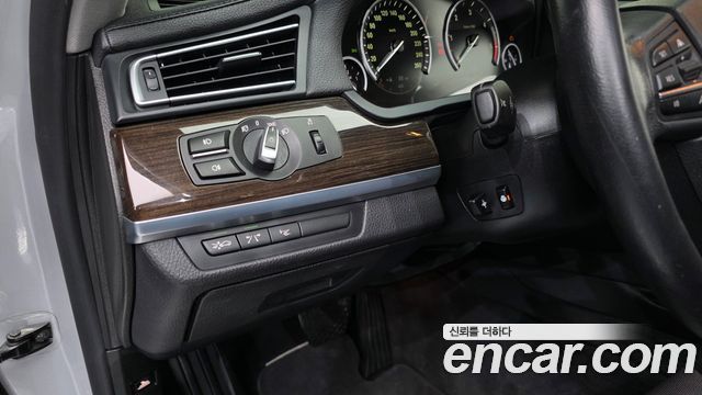 BMW 7-Series 2011 — photo 16