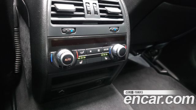 BMW 7-Series 2011 — photo 17