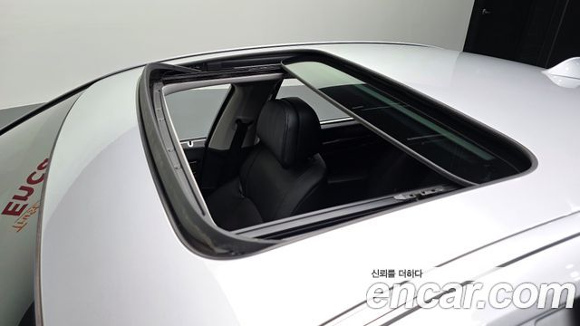 BMW 7-Series 2011 — photo 19