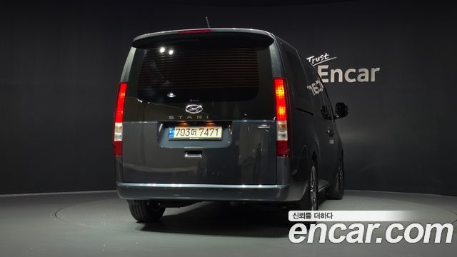 Hyundai Staria 2023 — photo 4