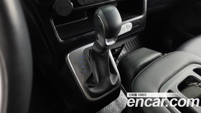 Hyundai Staria 2023 — photo 12