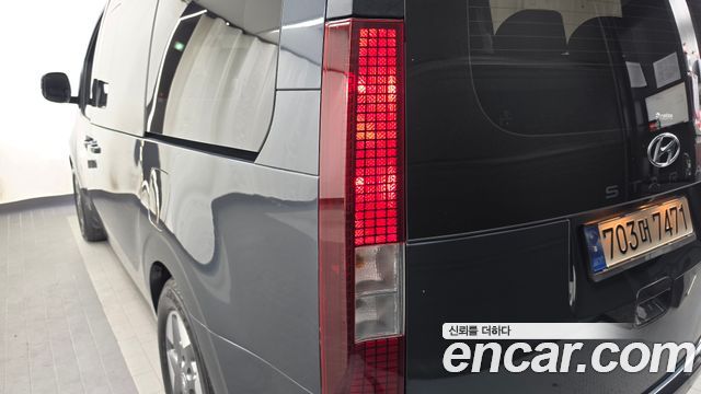 Hyundai Staria 2023 — photo 9