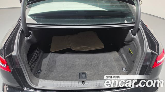 Audi A6 2021 — photo 17