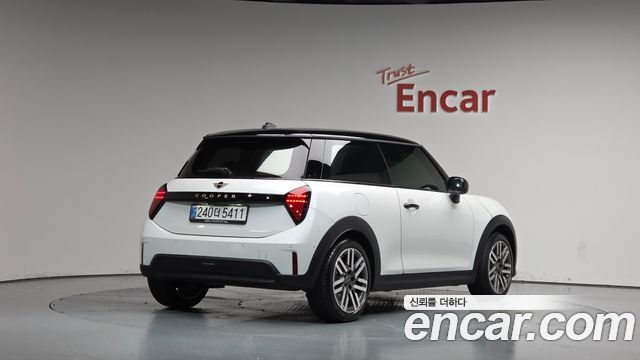 Mini Cooper 2026 — photo 2