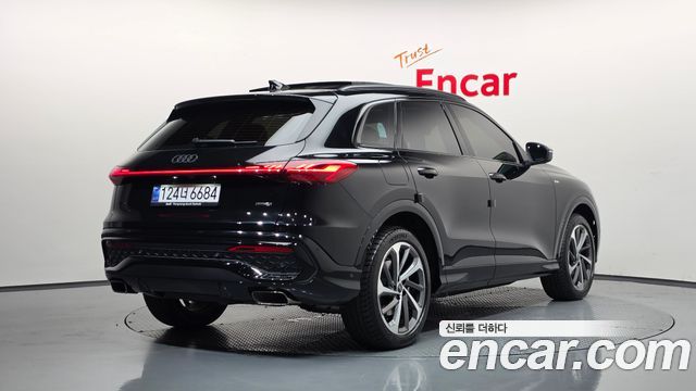 Audi Q5 2025 — photo 2